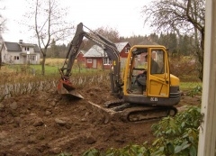 Bagger im Garten