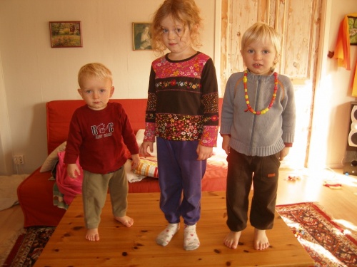 3 Racker auf dem Tisch