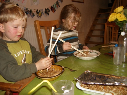 mit Stäbchen