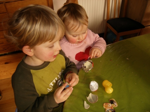 Schoki klauen beim großen Bruder