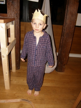 kleiner Prinz im Schlafanzug